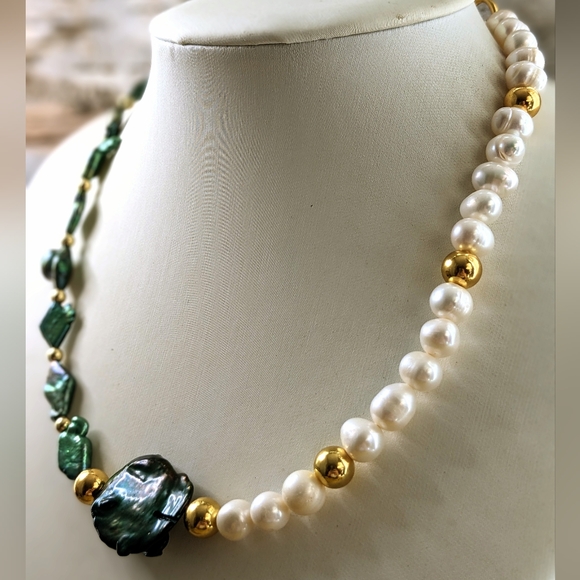 Natural  Green Pearls With Coin Center & White Pearls In Assymetrical Necklace - Picture 3 of 9